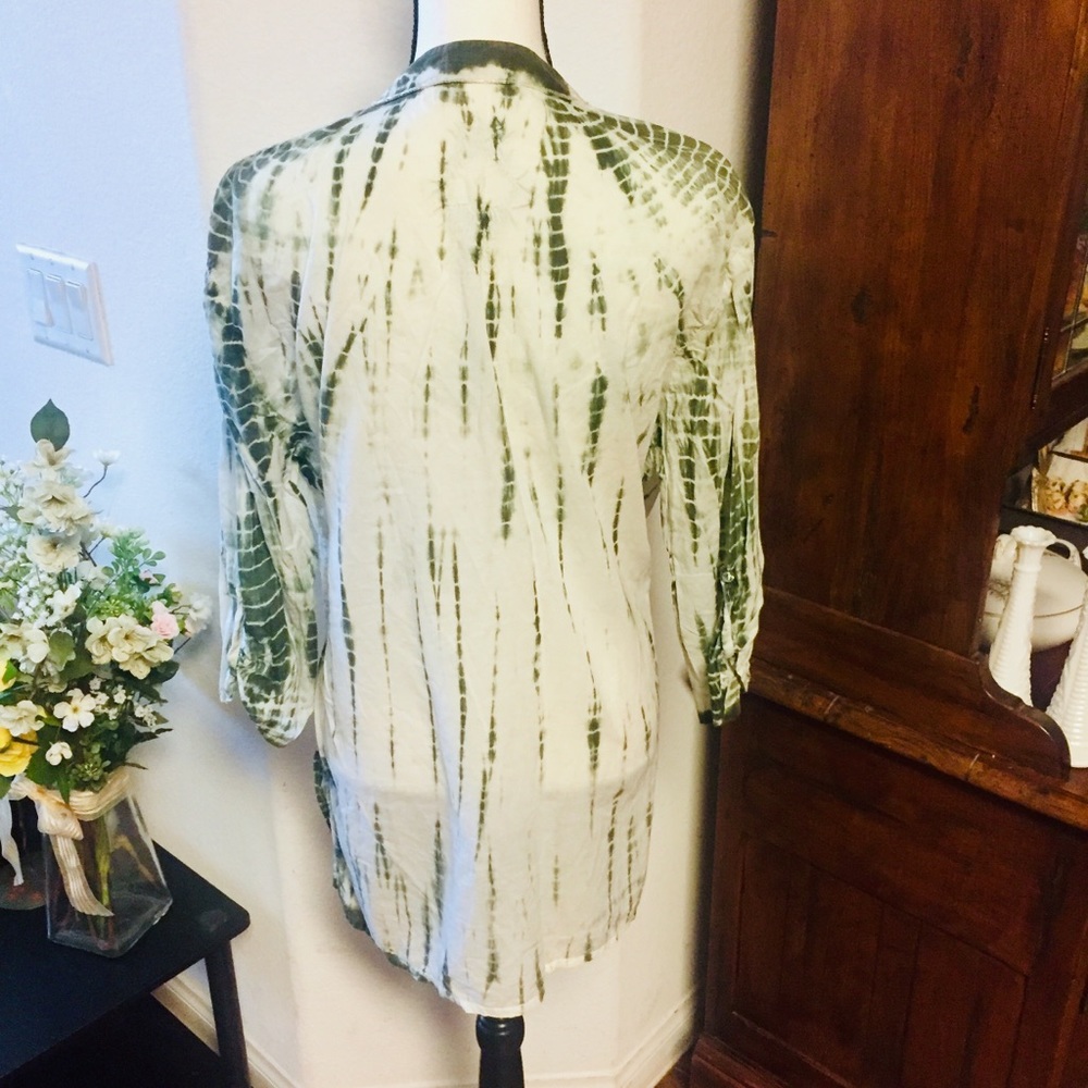 Simply U “All you Need is Love 💚” Blouse - Picture 4 of 8